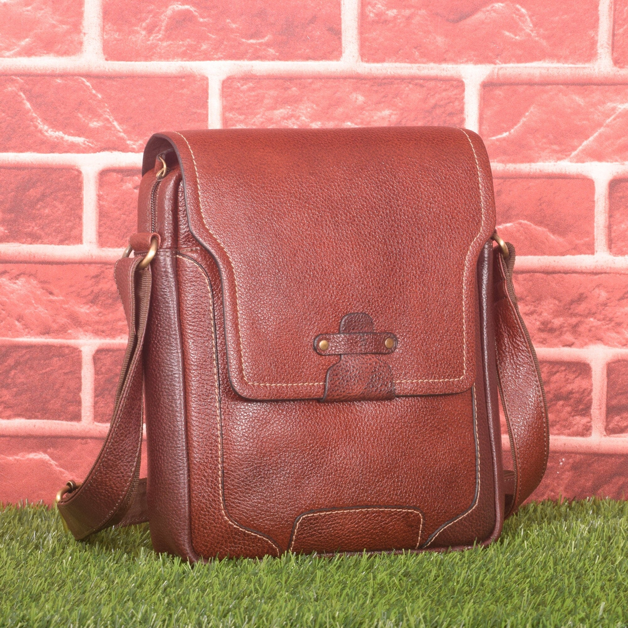 Ladies Textured Leather Sling Bag – Leatherwallah